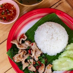 ข้าวกระเพราหมูสด