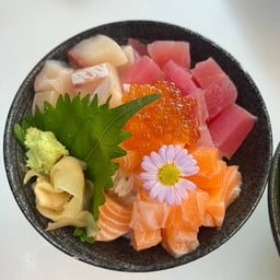 ข้าวหน้าปลาดิบรวม