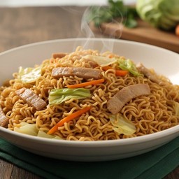 มาม่าผัดไข่กล่ำปลี