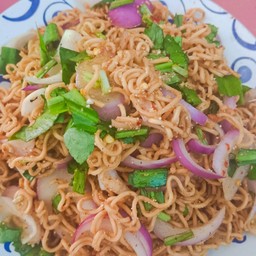 ลาบมาม่าใส่หมูยอ