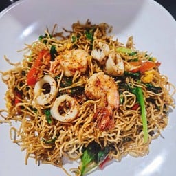 ผัดขี้เมาบะหมี่กรอบรวมมิตร LM