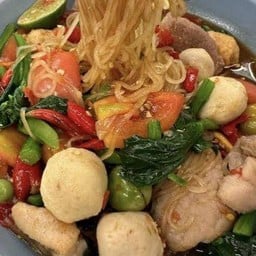 ตำก๋วยเตี๋ยวเส้นเล็ก(หมูชิ้น ลูกชิ้น)