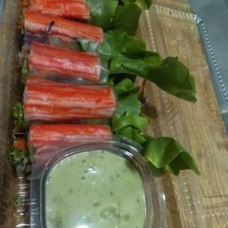 สลัดโรลปูอัด(น้ำจิ้มซีฟู๊ดครีมสลัด)