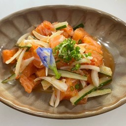 ยำแซลมอน