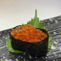 ซูชิไข่ปลาแซลมอน คำละ