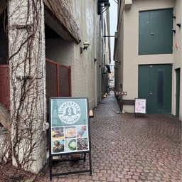 Cafe ＆ Bar LAMP AND BELL