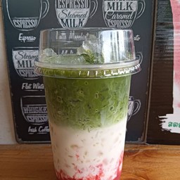 ชาเขียวสตรอเบอร์รี่นมสด