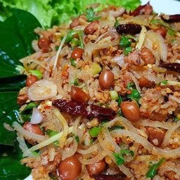 ยำแหนมข้าวทอด