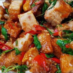 กระเพราหมูกรอบน้องใบบัว