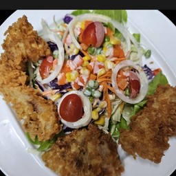 สลัดปลาทอด