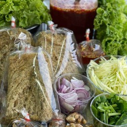 ยำปลาดุกฟู@หมู่บ้านหงส์ประยูร บางบัวทอง