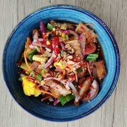 ยำหมูทอดกรอบ