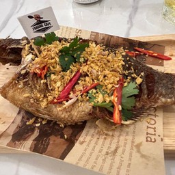 ปลานิลทอดกระเทียม+ข้าวสวย