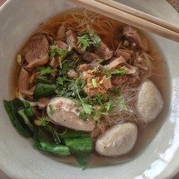 ก๋วยเตี๋ยวหมูตุ๋น (น้ำ)