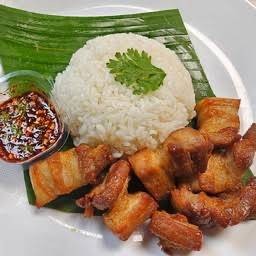 ข้าวเหนียวหมูสามชั้นทอด