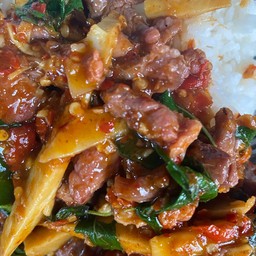 ข้าวพริกแกงเนื้อใส่หน่อไม้