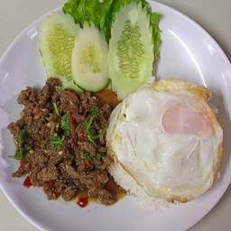 กะเพราเนื้อสับ ไข่ดาว