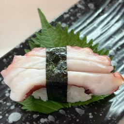 ซูชิปลาหมึกยักษ์ คำละ