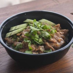 ข้าวหมูกระเทียม