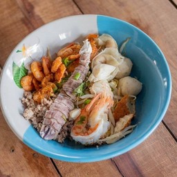 เกี้ยวปลาต้มยำทะเล