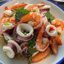 ยำทะเล (ไม่มีปลาร้านะคะ)