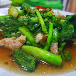 ข้าว ผัดคะน้าหมูชิ้น