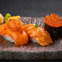 ชุดซูชิปลาแซลมอนรวม