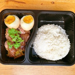 ข้าวขาหมู+ไข่