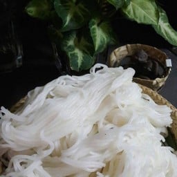 ขนมจีน 🪅ลูกชิ้นทอด กาดอ้อมเมือง(เก๊าฉำฉา) อ้อมเมือง