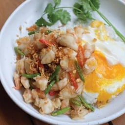 ข้าวไข่ขยี้ ปูกุ้งคั่วสูตรลับ