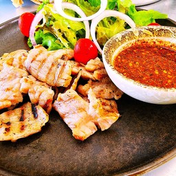 เนื้อคุณภาพกับน้ำจิ้มแจ่วจัดจ้าน