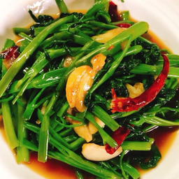 ข้าว ราดผัดผักบุ้งไฟแดง