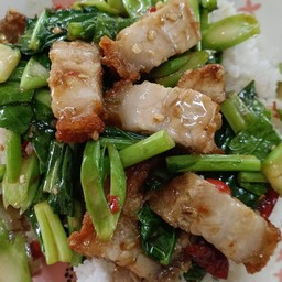 คะน้าหมูกรอบ