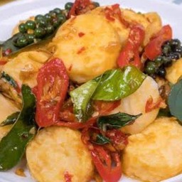 ข้าวหน้าเต้าหู้ไข่ทอดผัดฉ่า