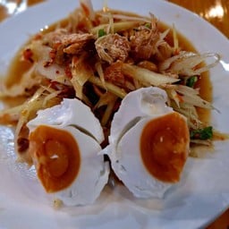 ส้มตำขี้เมา หน้าร้านเสริมสวย