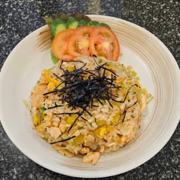 ข้าวผัดปลาแซลมอน