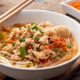 ก๋วยเตี๋ยวป้าชม