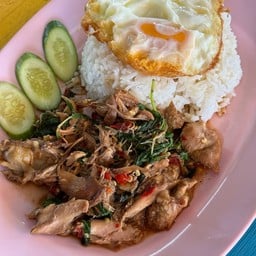 กะเพราดเป็ดตุ๋นราดข้าว