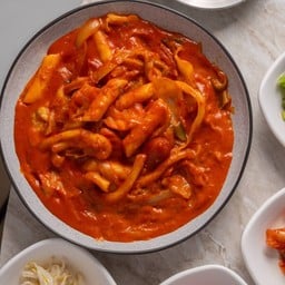 โรเซ่ต๊อกโบกี (Rosé Tteok bok ki)