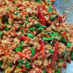 ข้าวกะเพราหมูพริกแห้ง