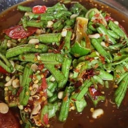 ส้มตำเจ้พรไก่อบโอ่ง