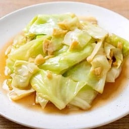 ข้าวกะหล่ำปลีผัดน้ำปลา