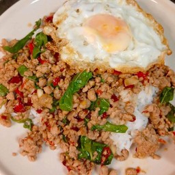 กะเพรา ราดข้าว