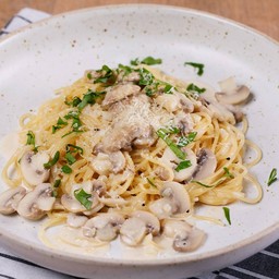 สปาเก็ตตี้ครีมซอสเห็ด