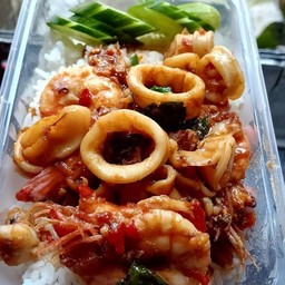 กระเพราทะเล (ราดข้าว)