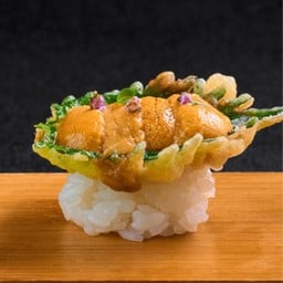 ซูชิอูนิและใบชิโสะกรอบ