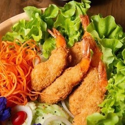 สลัดผักกุ้งทอด