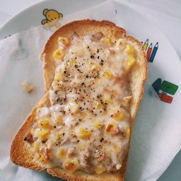 ทูน่าข้าวโพดชีส