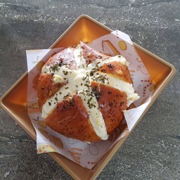 ขนมปังเนยกระเทียมครีมชีส