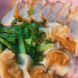 บะหมี่เกี๊ยวหมูแดง